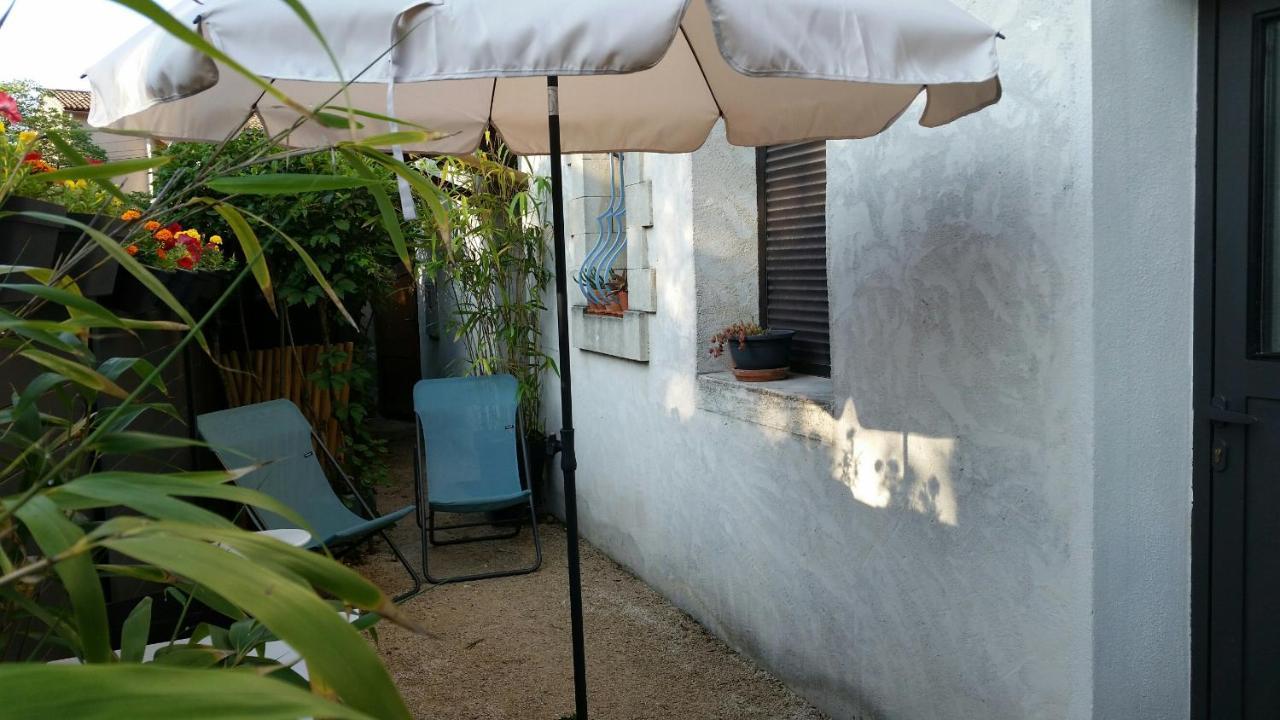 Studio Charmant Et Calme Villeneuve Les Avignon Entree Et Cour Independantes Climatisation Piscine Parking Exterior foto